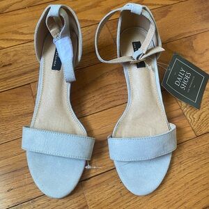 New NWT‎ Daily Shoes San Francisco Gray Faux Suede Strappy Sandals Size 6.5